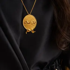 قلادة الفيونكة
